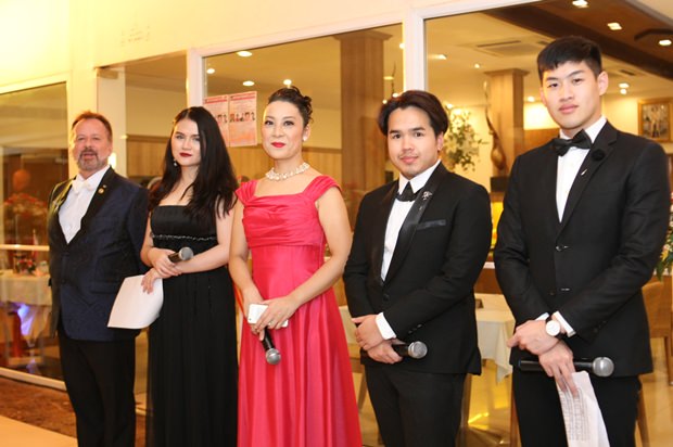 Das Team der Grand Opera Bangkok. Von links: Stefan Sanchez, Mashima Meebanroong, Tae Myata, Kittiphong Kiatprathum und Nuchapong Asavarkan. 