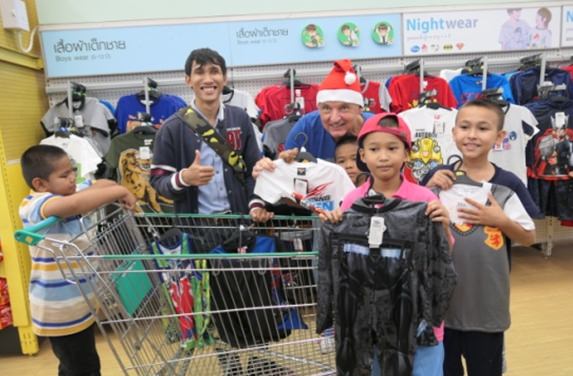 Petr Juracek trägt bei solchen Anlässen immer seine Weihnachts-Zipfelmütze. 