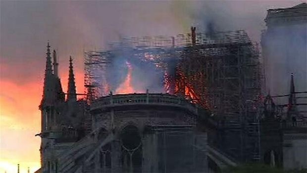 Stundenlang wütete das Feuer in Notre Dame.