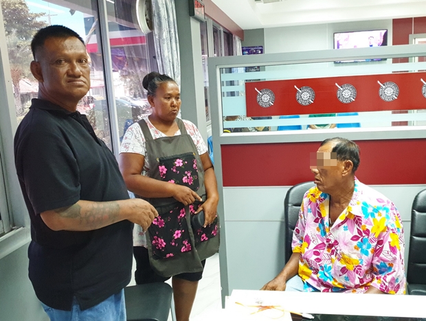 Der 64-jährige Somjai Nuchuchue begrabschte seine Enkelin an ihren Sexualorganen vor einem bekannten Tempel in Sattahip.