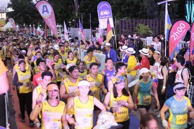 An die 12.000 Läufer aus aller Welkt nehmen am Marathon teil.