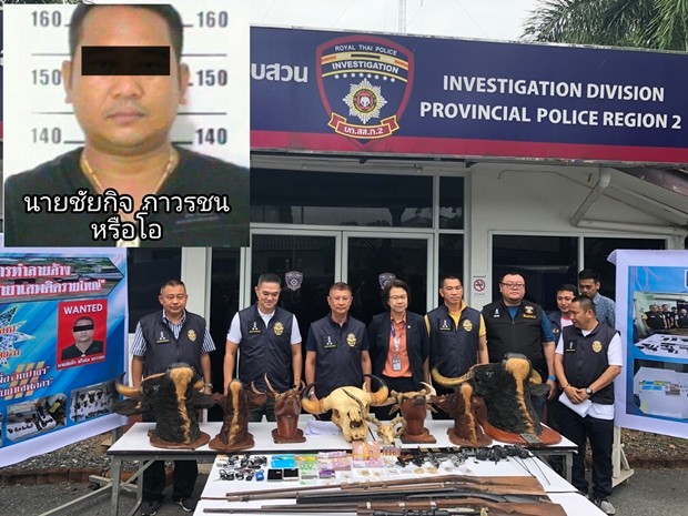 Die Polizei drang gewaltsam indas Haus des Drogenhändler s Chaiyakit ‘O’ Paworachon ein, verhaftete dessen Frau und beschlagnahmte im Artikel angegebenes Gut. 