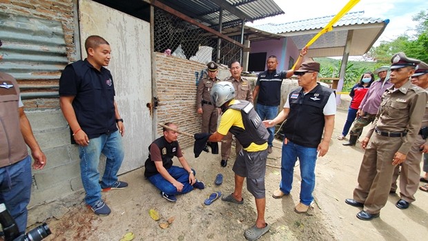 Der 49-jährige Poj Worakaew aus Banpotpisai, Nakornsawan, wurde des MOrdes an seinem Freund angklagt. 