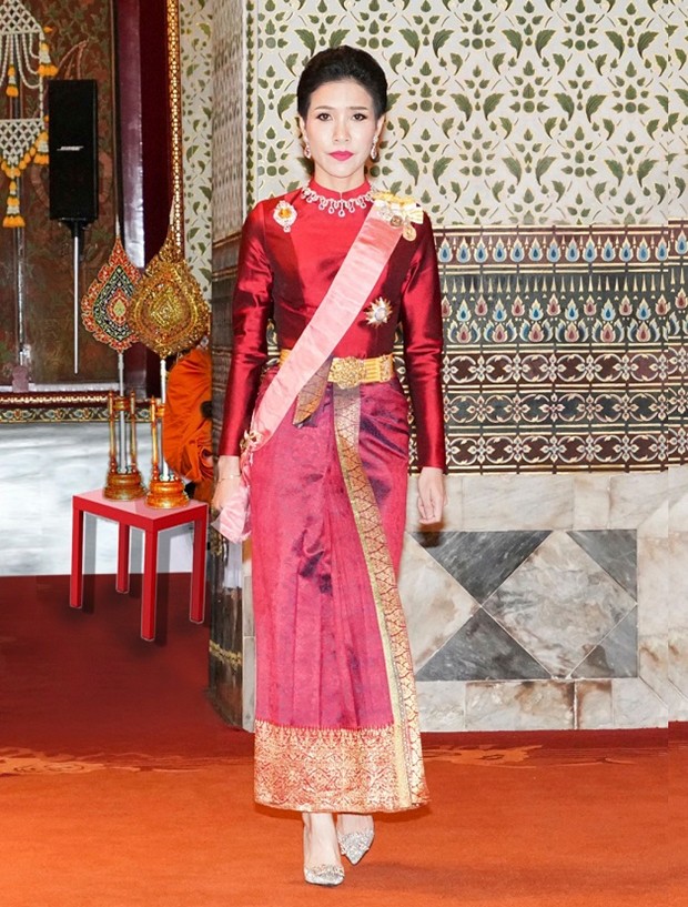 In Ungnade: Die damalige Royal Noble Consort Chao Khun Phra Sineenatra Bilasakalayani heißt nunmehr wieder nur Sineenatra Wongvajirabhakdi und ist auch den Generalmajortitel los. (Thailand Royal Office via AP)