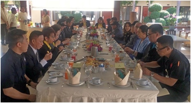 Die Gruppe beim köstlichen Lunch im Thai Garden Resort. 