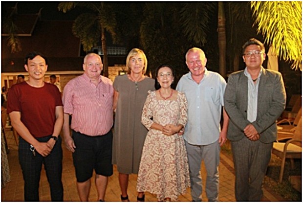 (Von links) Pirun Noyimjai,Marc Pulles, Renee de Vaans, Radchada Chomjinda, Jan de Vaans und Siromet Akjrapongpanich.