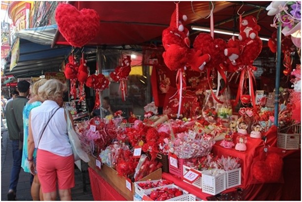 Rosenverkaufim Wat Chaimongkol Market. 