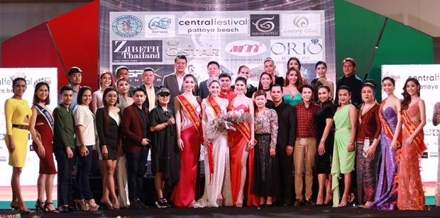 Die Queen of Healthim Bild mit dem PR Ambassador der Sister’s Foundation Pattaya. 