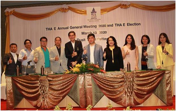 Das neue Komittee für 2020 -2022 der THA: In der Mitte der neue Präsident, Phisut Sae-khu, Resident Manager vom Asia Pattaya Hotel.