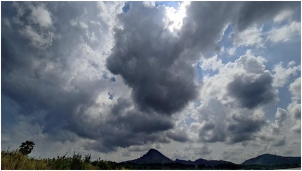 Jedesmal wenn solche Wolken auftauchen, hoffen und beten die Menschen um Regen.