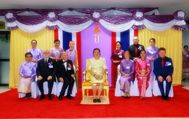 Das Gemeinschaftsbild der Rotarier mit IKH Prinzessin Maha Chakri Sirindhorn. 