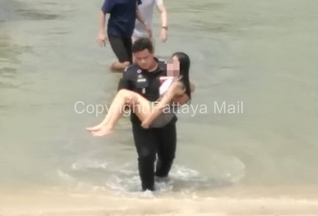 Beamte der Special Affairs Division, Pattaya City, retteten der Frau das Leben. 