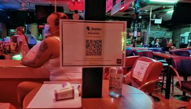 Besucher in der Soi 6 müssensich die Tmperaturcheckenlassen und sicheintragen.