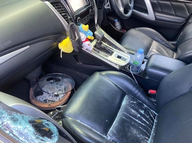 Sirinthip Keeteepakul beging offensichtlich Selbstmord, indem sie absichtlich einen Kohlenofen in ihrem geschlossenen Auto Brennen ließ und an Rauchvergiftung starb.