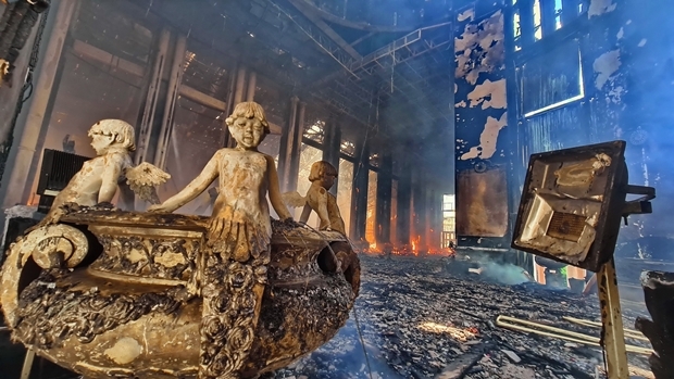 Die Zerstörung wurde mittlerweile auf zirka 200 Millionen Baht geschätzt, nicht eingerechnet die religiösen Artifakte. Das Gebäude ist aber mit 2 Milliarden Baht versichert.