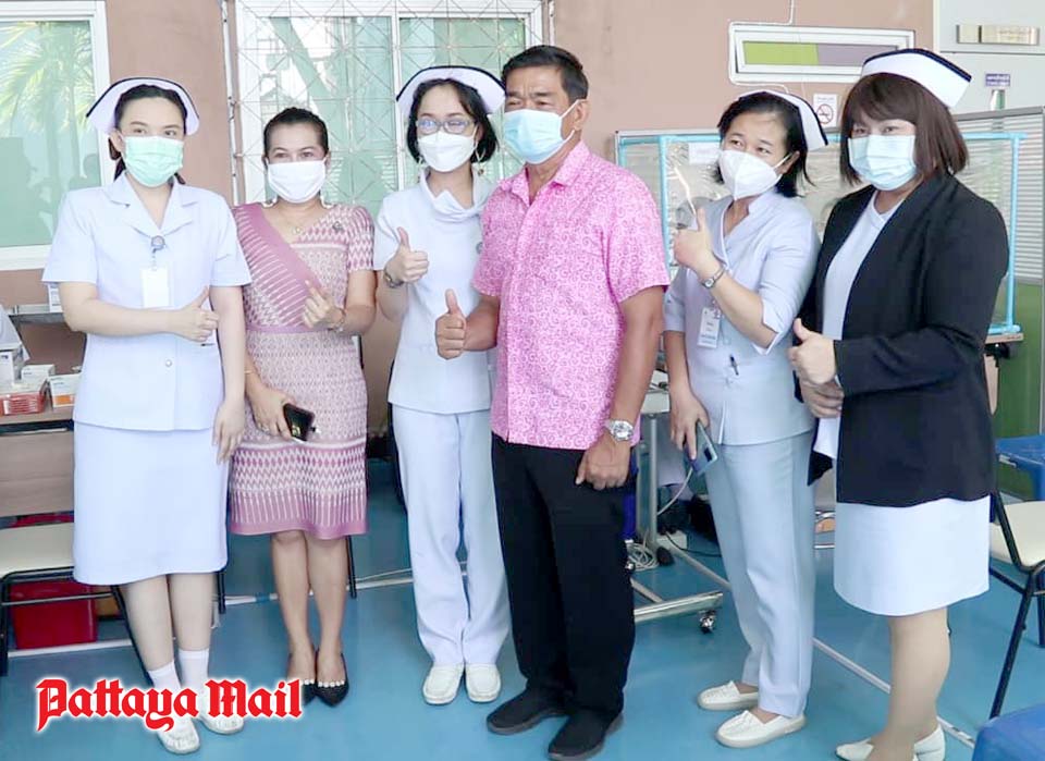 (Pattaya News 1) May 11 02 Pattaya mayor gets second jab from Sinovac pic 3