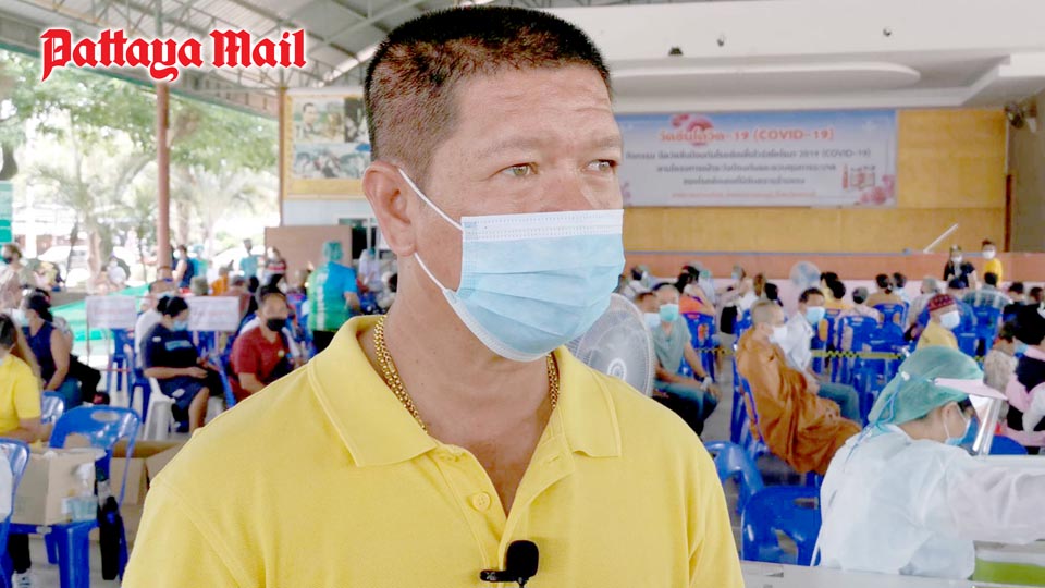 (Pattaya News 2) Jun 08 01 Takiantia-Pattaya gives away 2000baht for lucky vaccine recipients pic 1