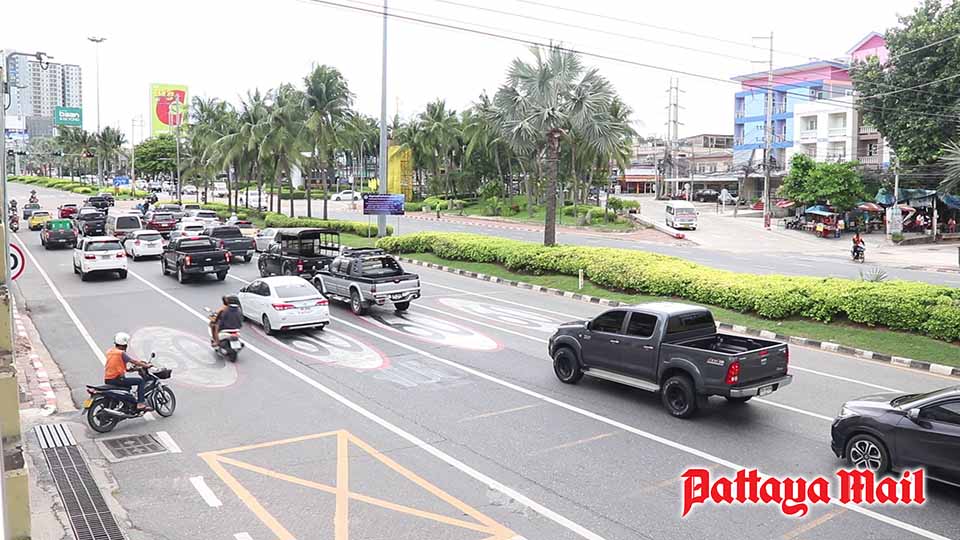 (Pattaya News 3) Jul 09 02 Pattaya studies 2 overpass over Sukhumvit intersections pic 1