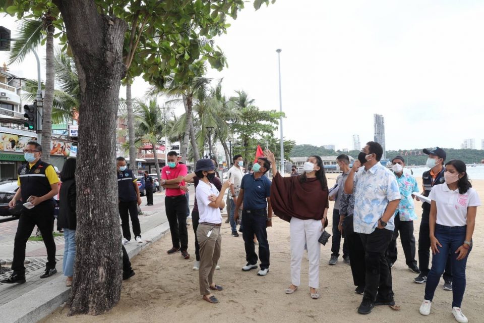 (Pattaya News 1) Pattaya tree huggers give blessing pic 1