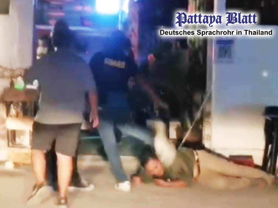 (Pattaya News 2) Jan 04 05 Police lock up killers at Tree Town Soi Buakhao pic 2