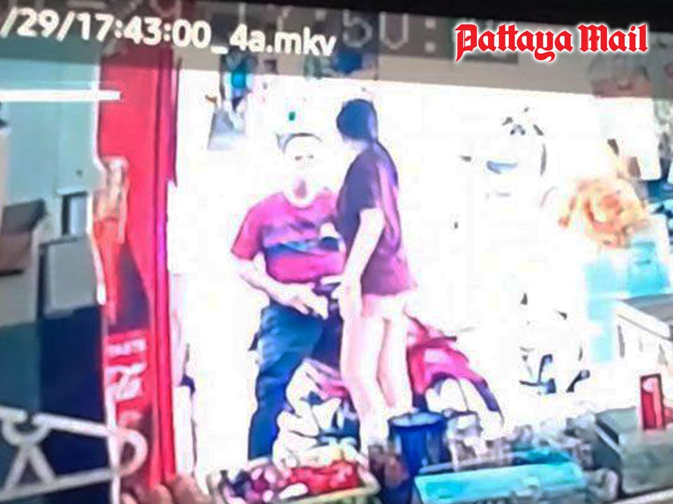 (Pattaya News 4) Jan 31 02 Customer shows his private part to young shop keeper pic 1