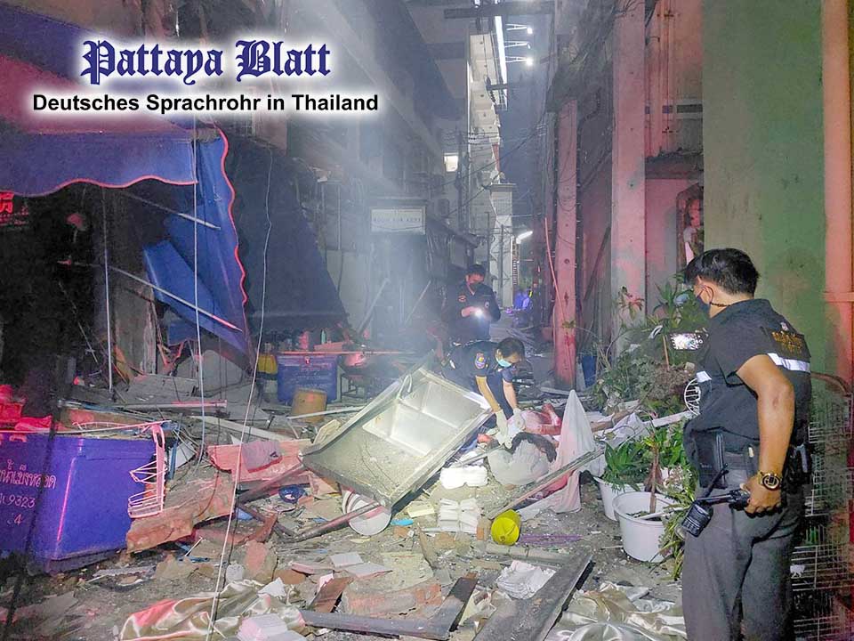 (Pattaya News 1) Huge explosion wrecks buildings on Pattaya Central Road pic 1 NEW copy