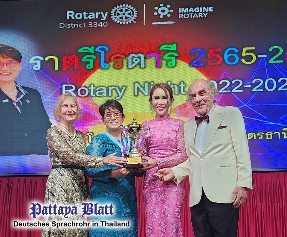 01-Rotary Dolphin Pattaya wins 3 district awards pic 1 copy